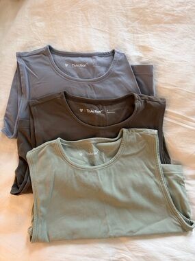 Aritzia TNA Action cropped tank
